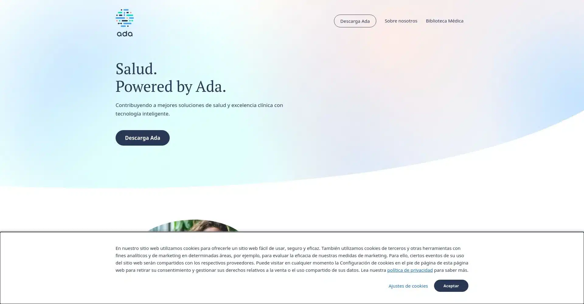 Interfaz de inicio del sitio web de Ada con información sobre sus servicios de salud