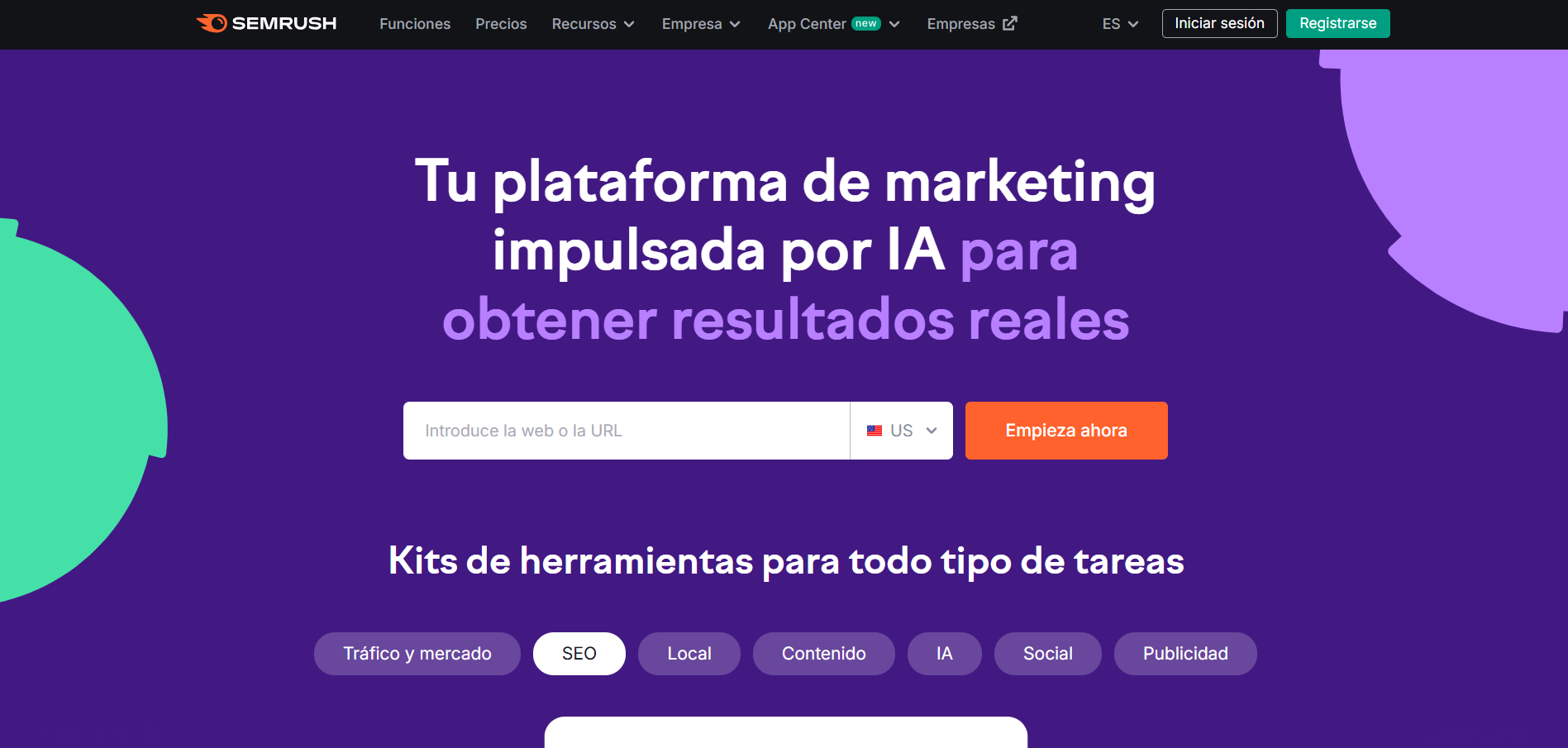 Página principal de Semrush en español con el mensaje "Tu plataforma de marketing impulsada por IA para obtener resultados reales" y un campo para ingresar una URL, destacando herramientas como SEO, contenido, local y social.